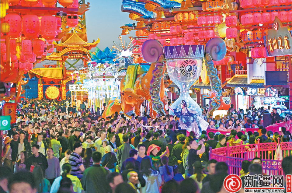 天山明月城升级武侠主题街区：NPC侠客巡游+武林大会，新疆首个沉浸式武侠IP爆火
